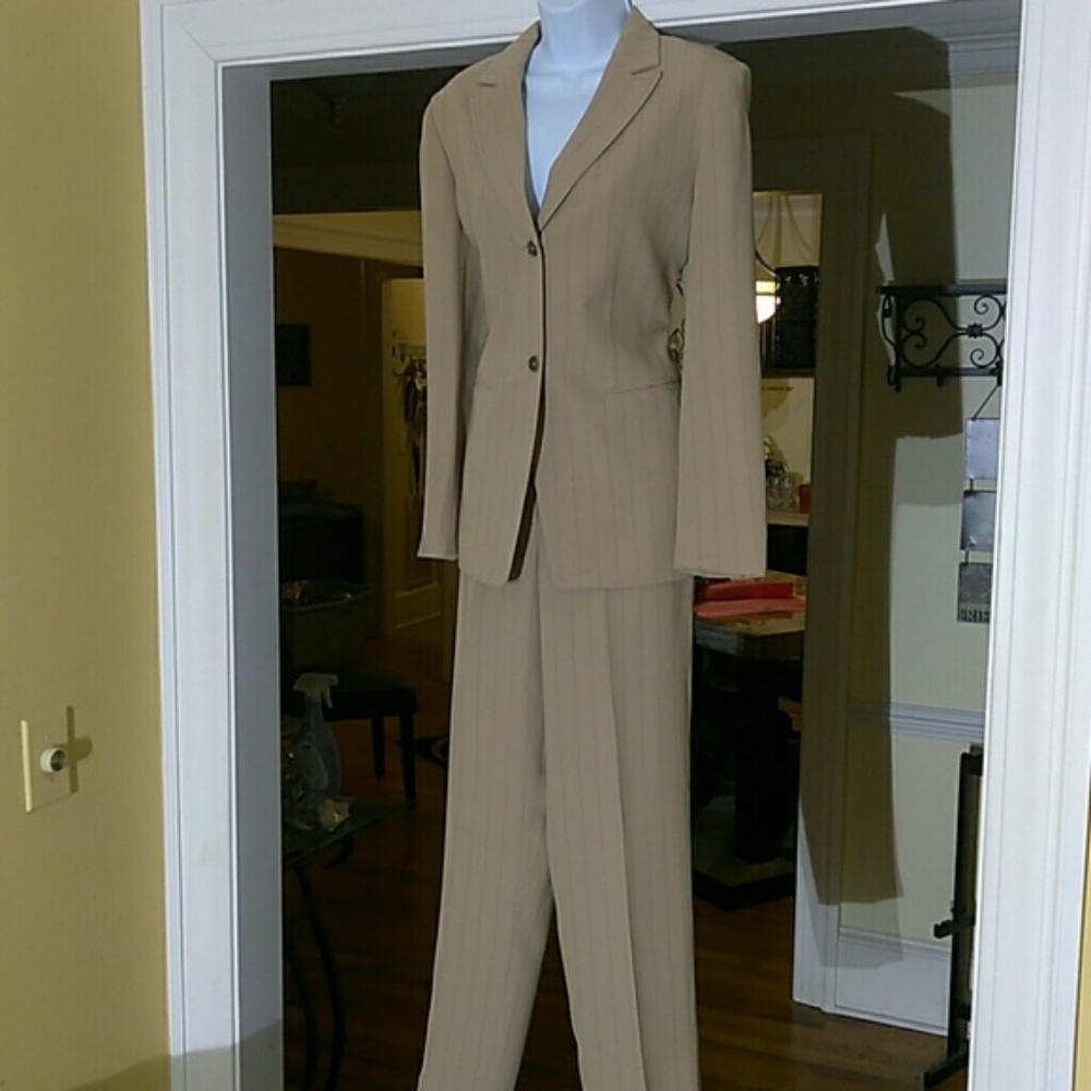 Jones New york ladies suit